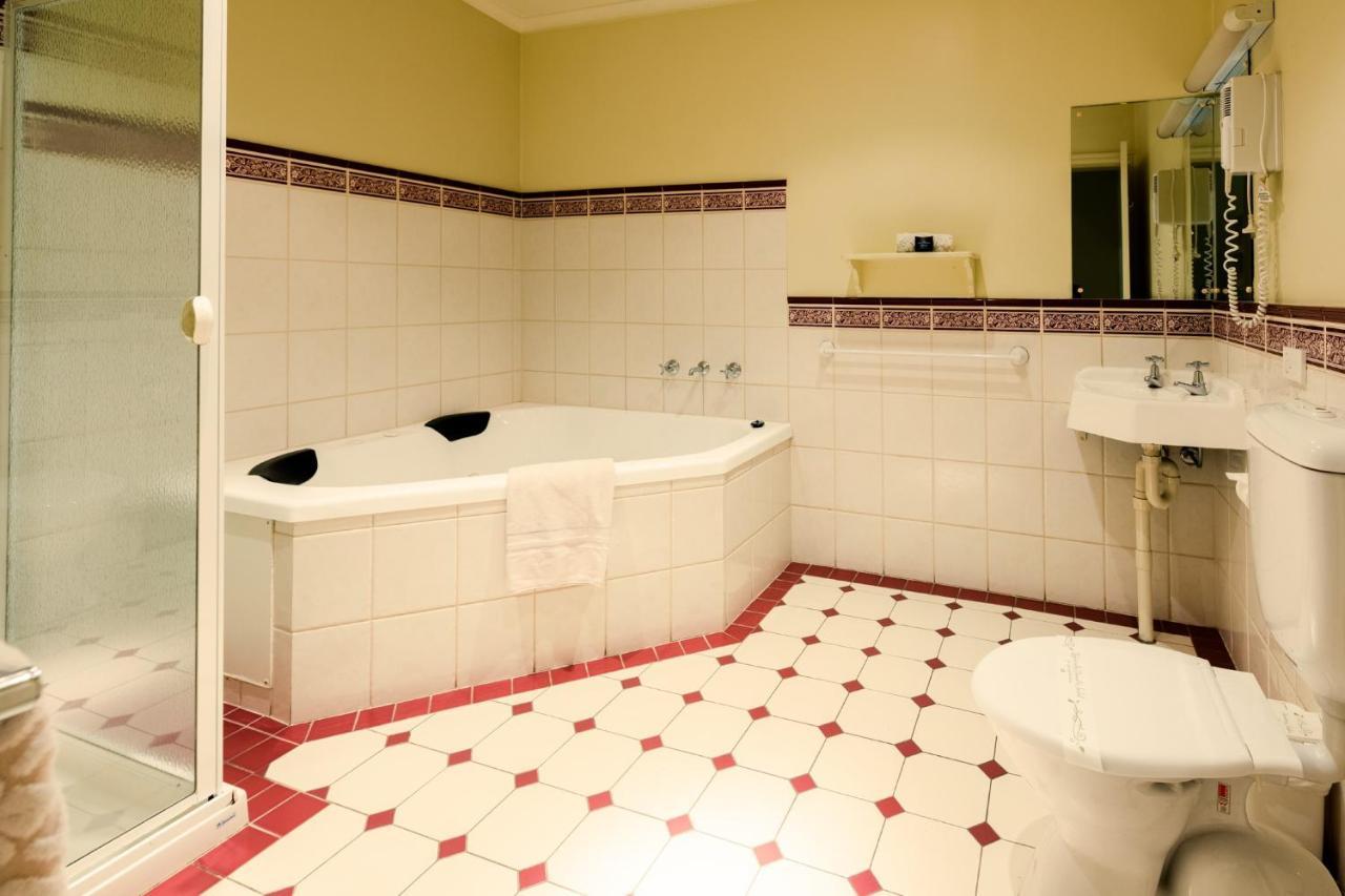 Castlemaine Colonial Motel Екстер'єр фото